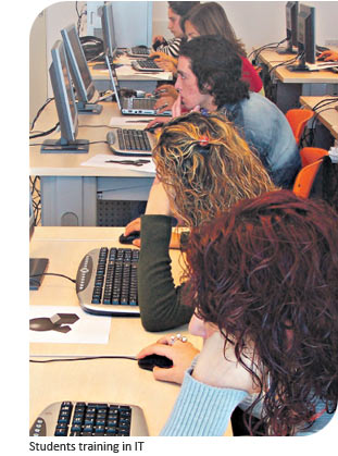 Students training in IT